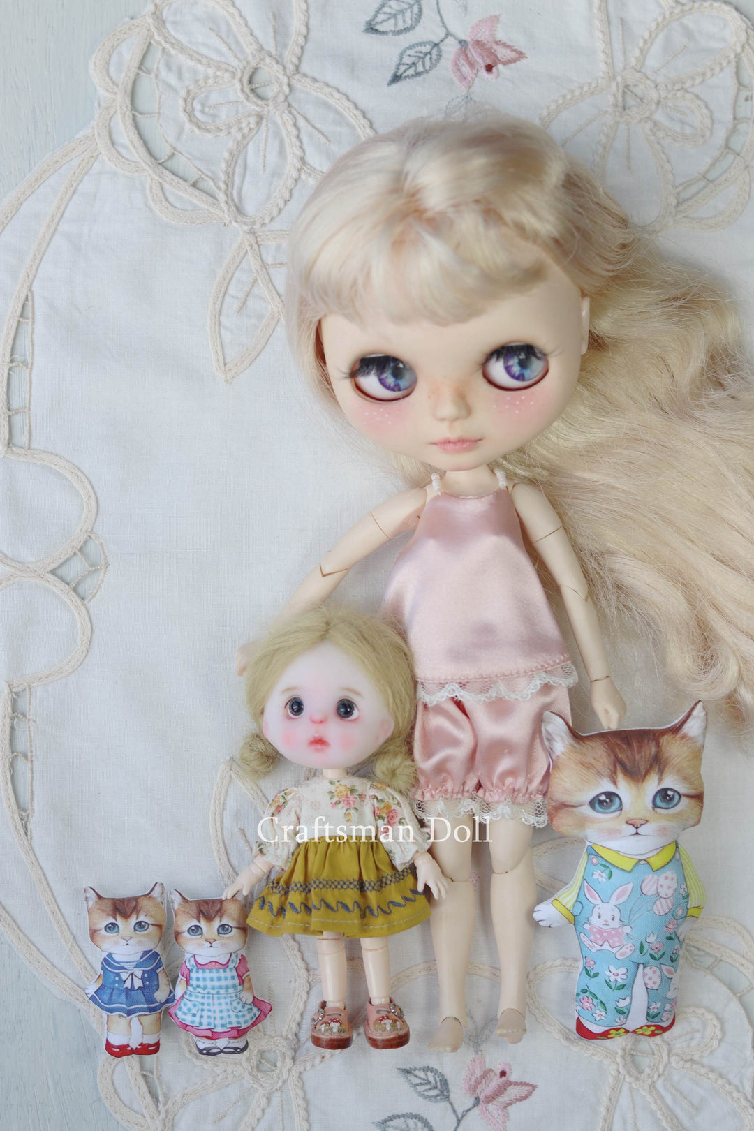 Blythe Pillow/B142/